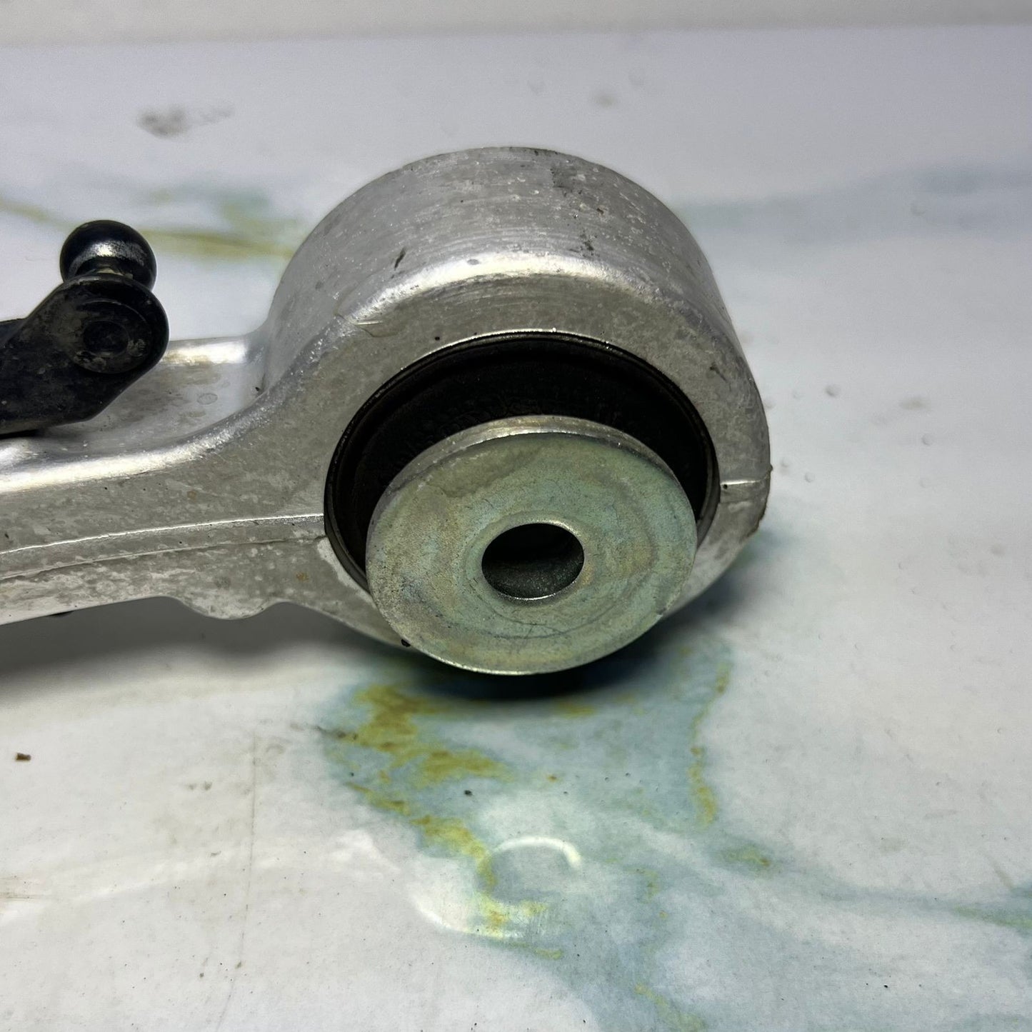 12-17 Mercedes W166 GL450 ML550 Front Right Passenger Side Upper Control Arm OEM