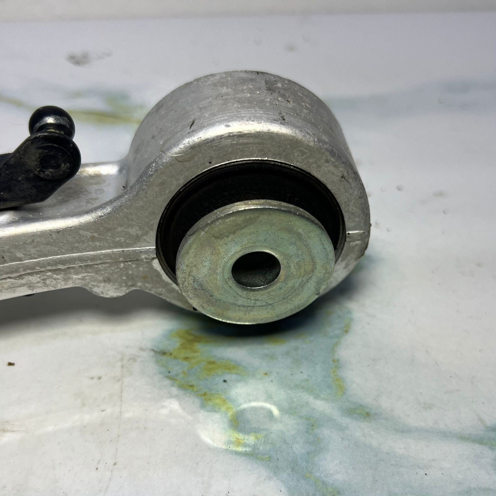 12-17 Mercedes W166 GL450 ML550 Front Right Passenger Side Upper Control Arm OEM