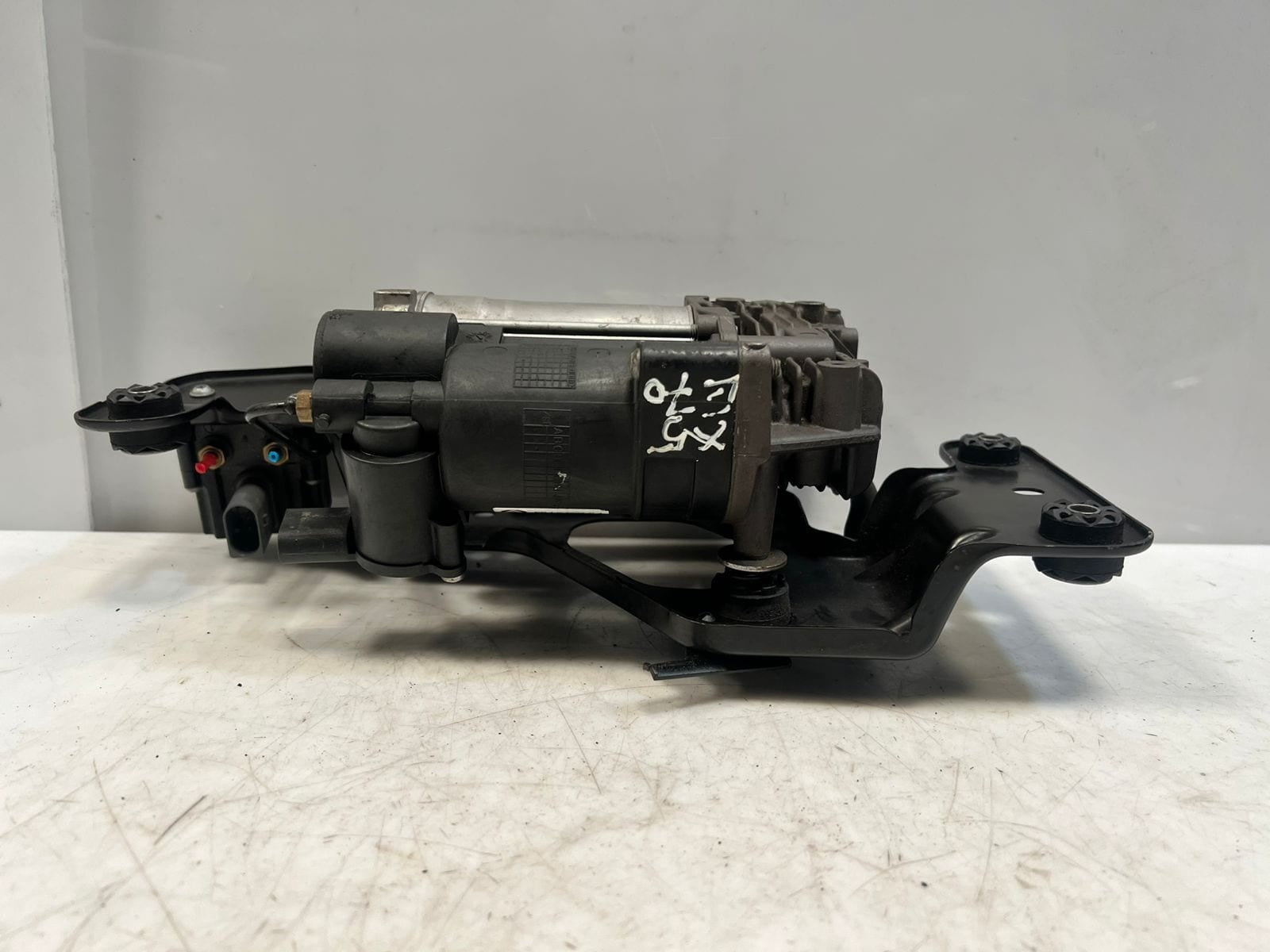 2006-2014 BMW X5 E70 X6 E71 E72 Air Suspension Compressor AIR SUPPLY 6789938 OEM