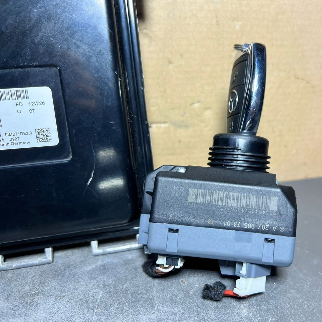 10-14 Mercedes-Benz W204 ECU Engine Control Module Ignition Key Switch SET OEM