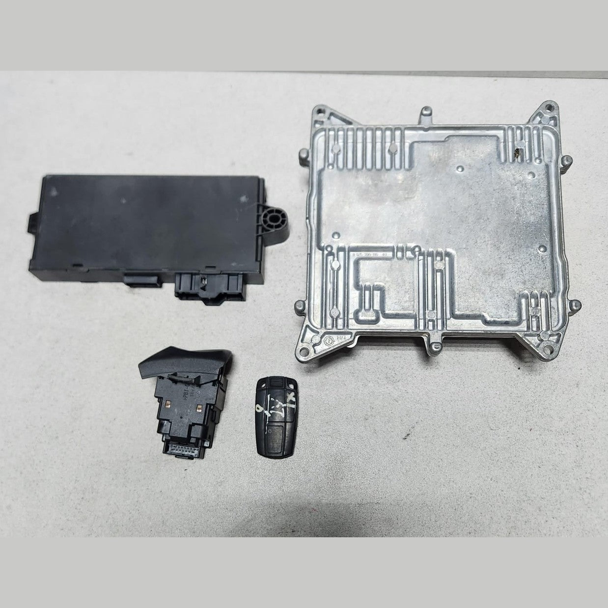 2013-2014 BMW X1 Engine Control Unit ECU Set 8617569 X1 E84 and Z4 E89 with N20 