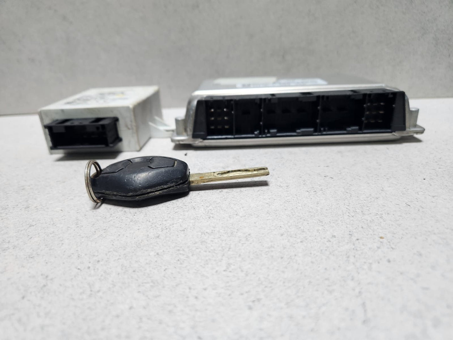 2000-2006 BMW X5 Engine Control Module 7508698 X5 E53 4.4L M62