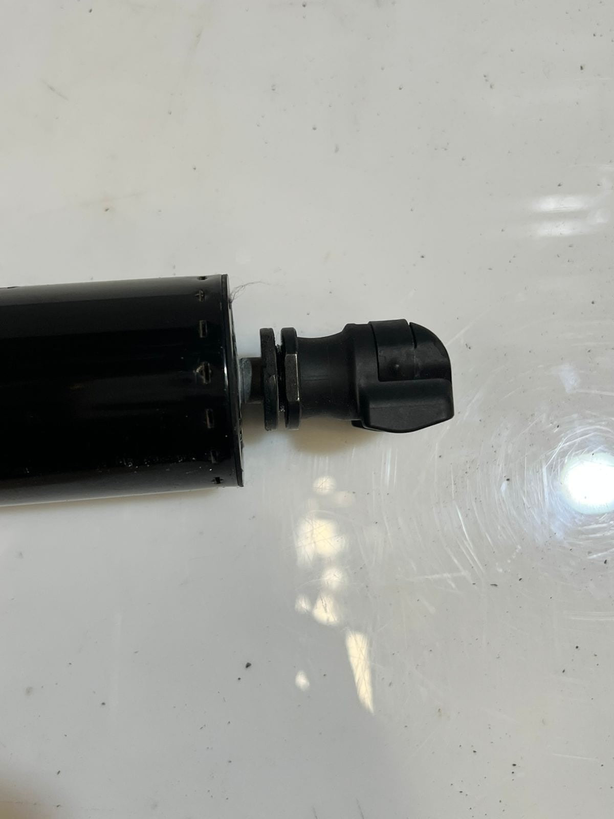 BMW iX xDrive 120 Tailgate Gas Spring Left SPINDLE 5A635D3 OEM