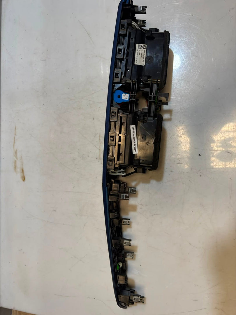 2015-2018 BMW 320i F30 3 Series Center Dashboard Air Vent 9347436 OEM