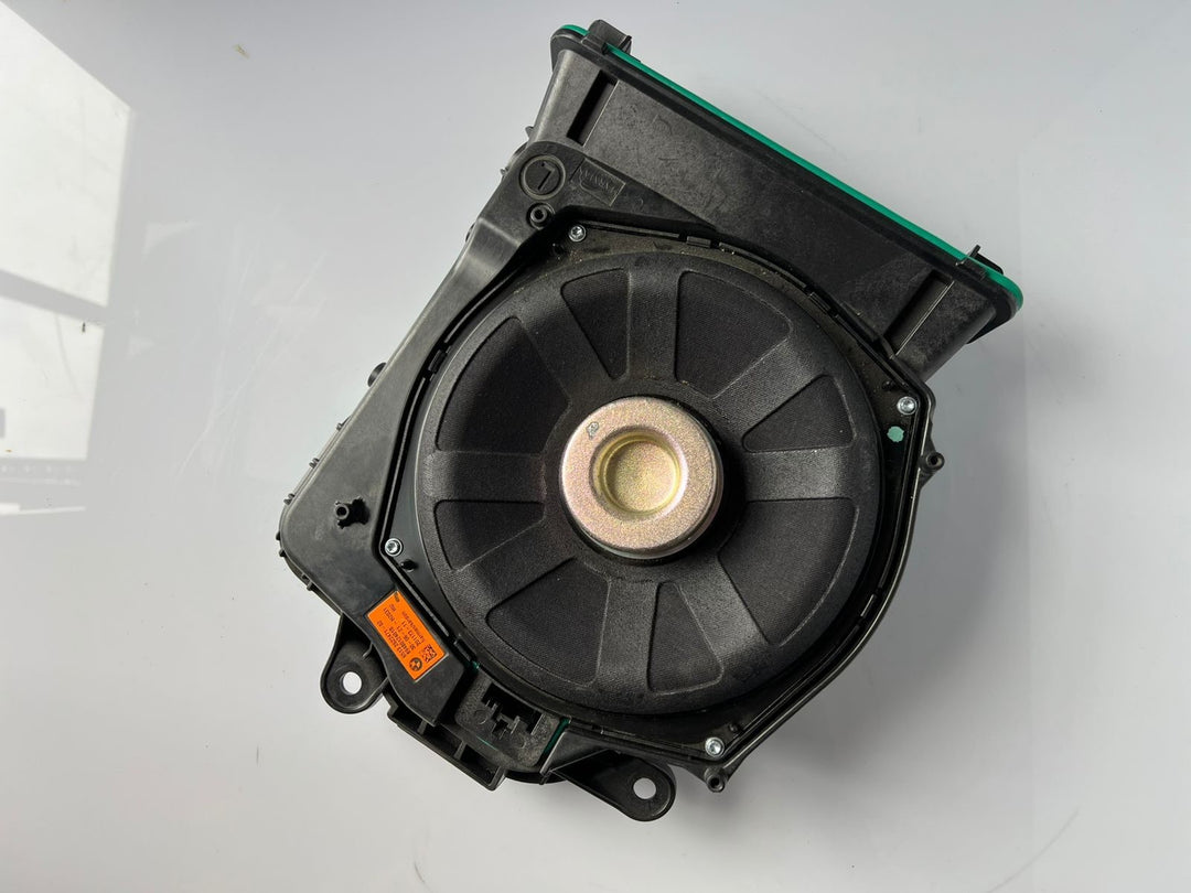 BMW 8 G16 GRAN COUPE 840i 3.0 24V 340HP LEFT SUBWOOFER 2622471 8948012401B