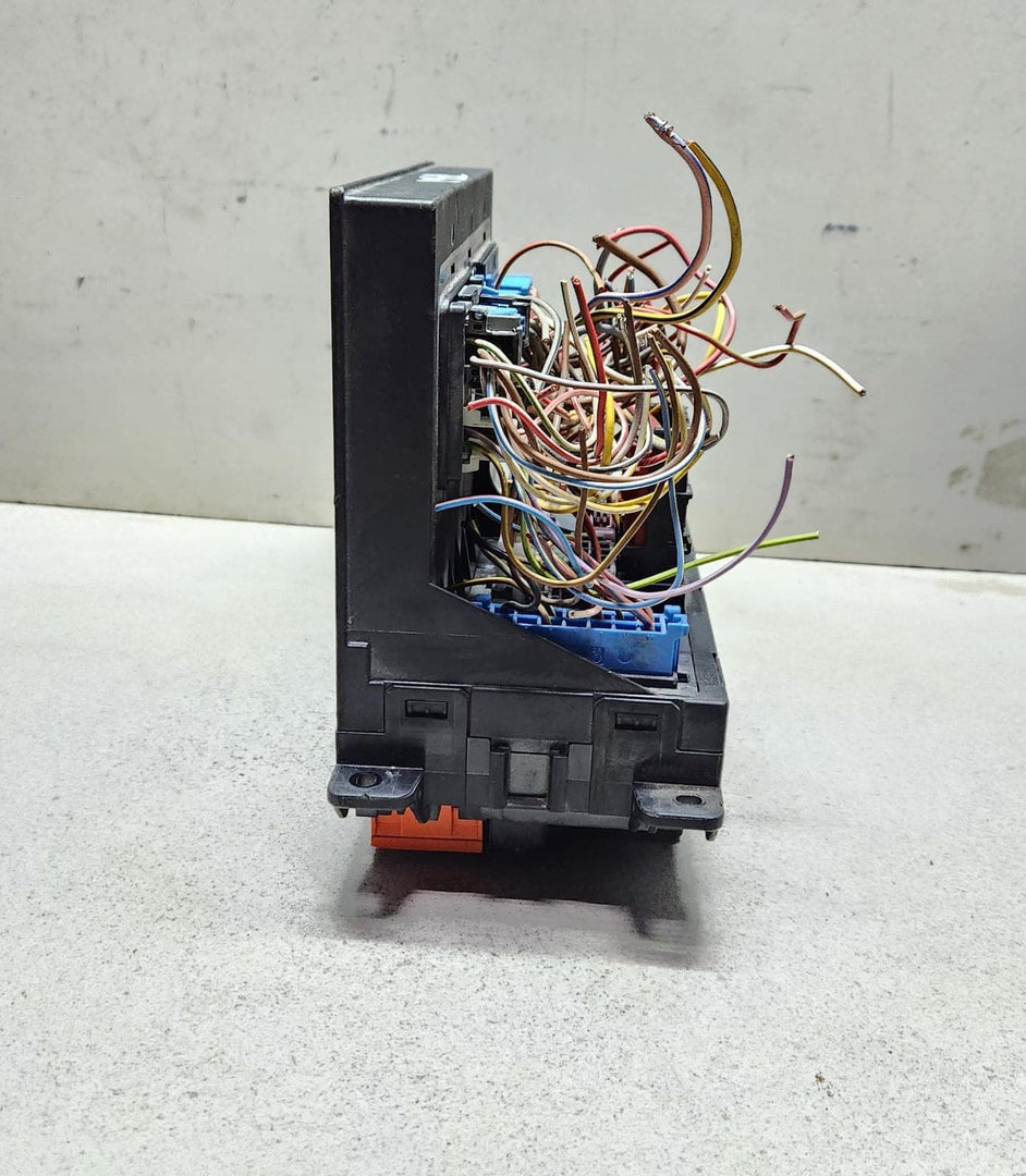 2003-2009 Mercedes-Benz E320 Front Sam Control Unit Fuse Box Module 2115457701