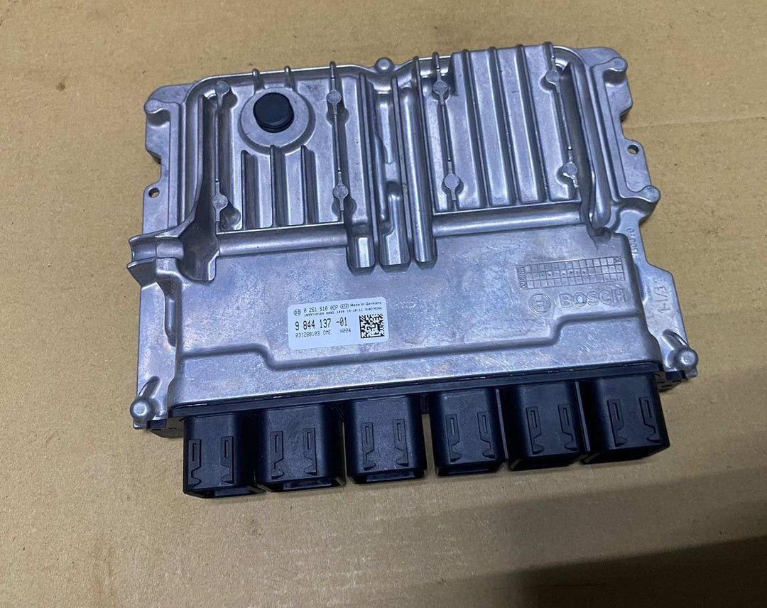 BOSCH BMW Engine Control Unit 9844137