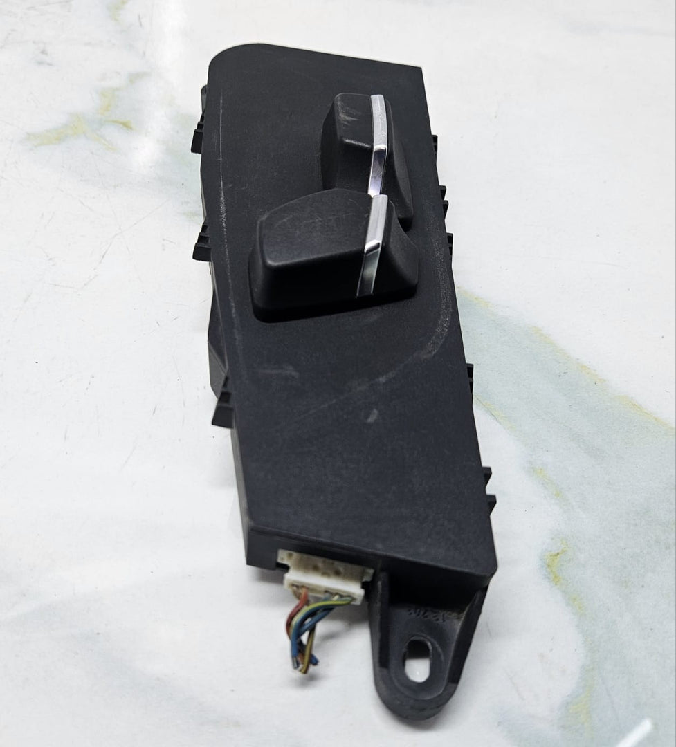 2010-15 BMW 7 Series F01 F02 F03 F04 Front Right Seat Control Switch 9163260 OEM
