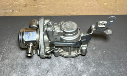 12-18 Mercedes W212 C300 M276 High Pressure Fuel Pump W/Housing A276 0700601 OEM