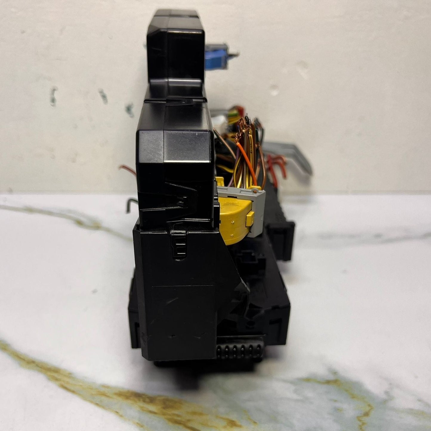 Mercedes-Benz W212 E300 Rear Sam Fuse Relay Box Module 212 9060105 E-Class E350 