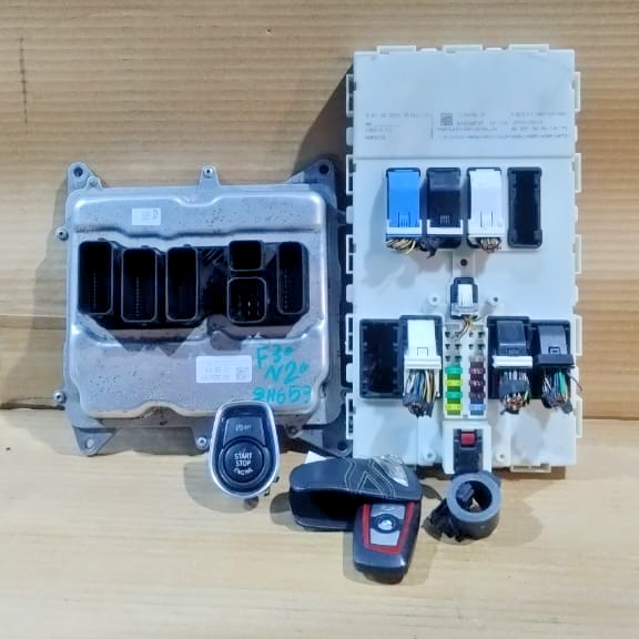 BMW F30 F25 N20 ENGINE CONTROL UNIT DME BOSCH OEM SET WITH KEY - 7646763