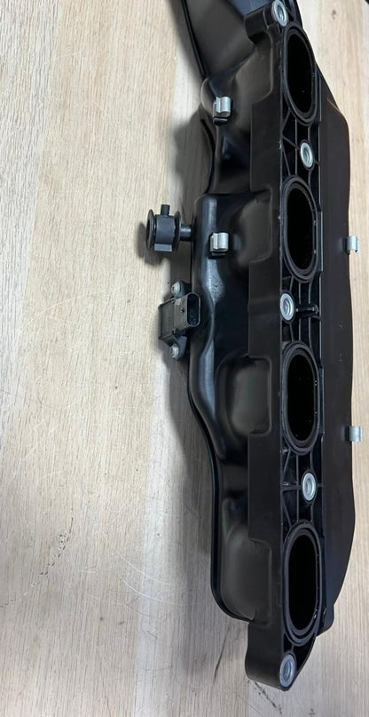 2012-2016 BMW M5 4.4L - LEFT Intake Manifold 7843275