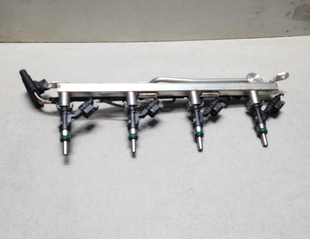 Genuine 2023-2025 BMW X1 Fuel Injector Rail With Injectors 8489600