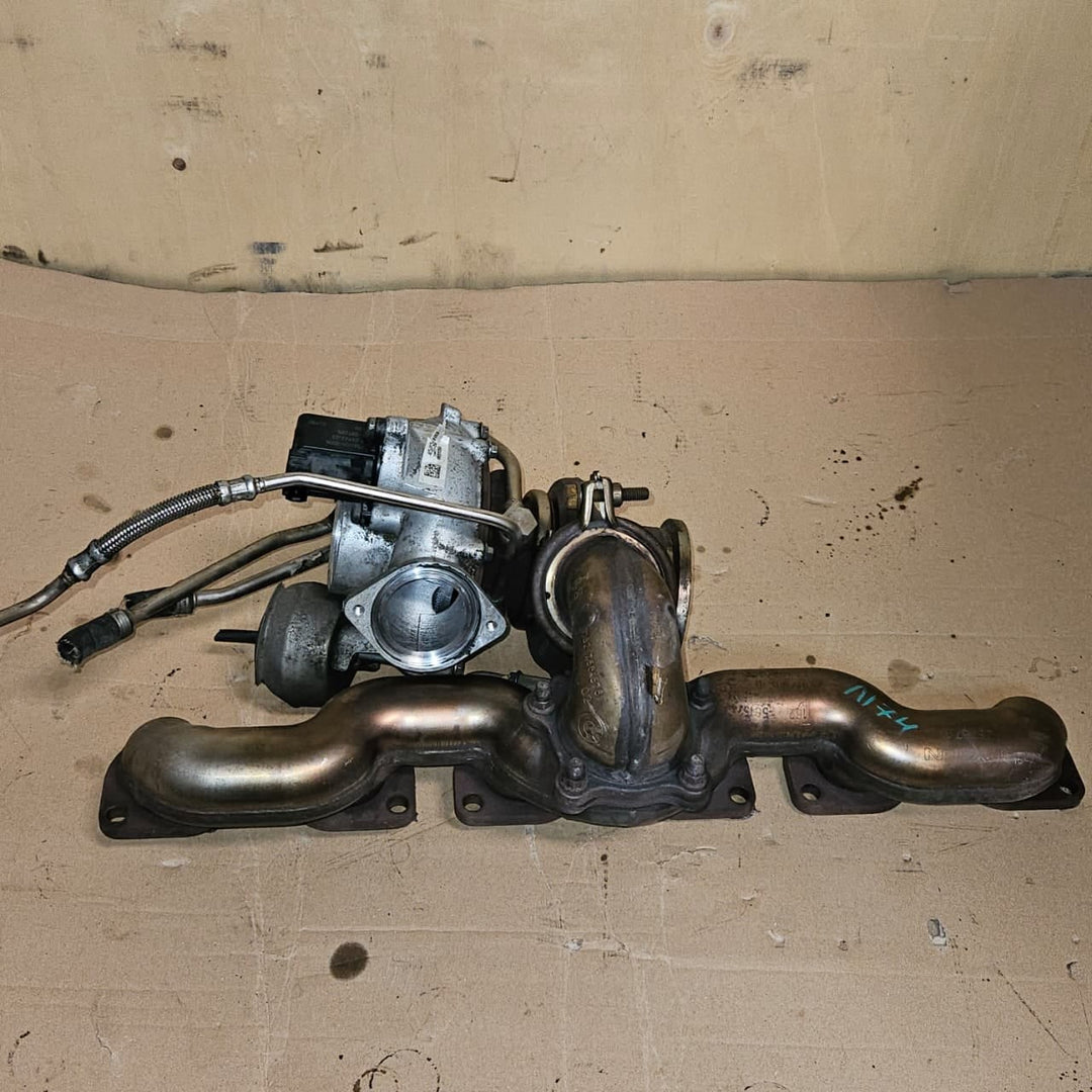 4583061-2010-2015 BMW F02 760Li N74 Engine Turbocharger 