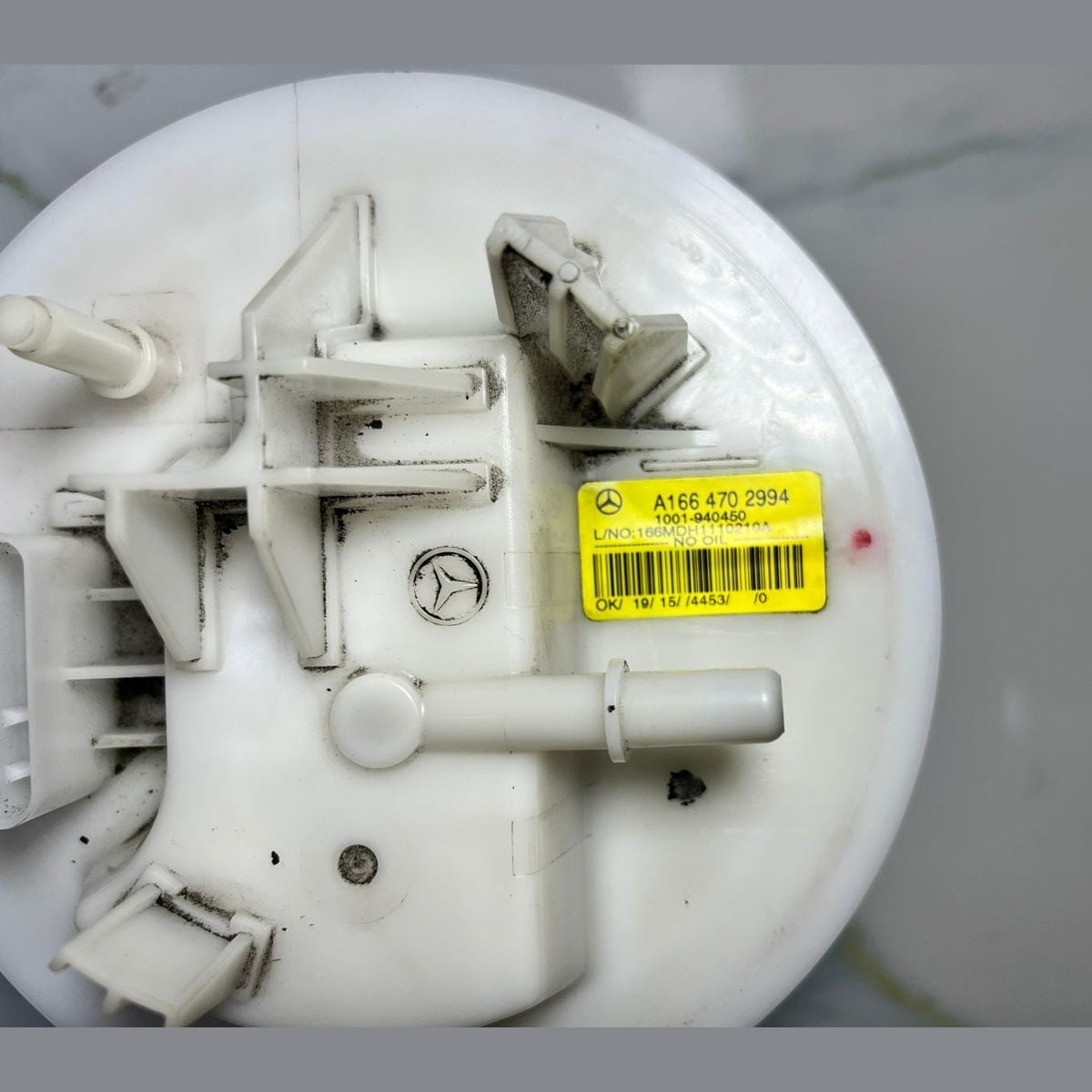 2013-2016 Mercedes-Benz GL350 Fuel Delivery Module A 166 470 29 94