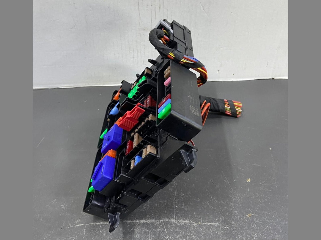 OEM BMW F48 i8 F40 F44 Front Power Distribution Fuse Relay Junction Box 9270355