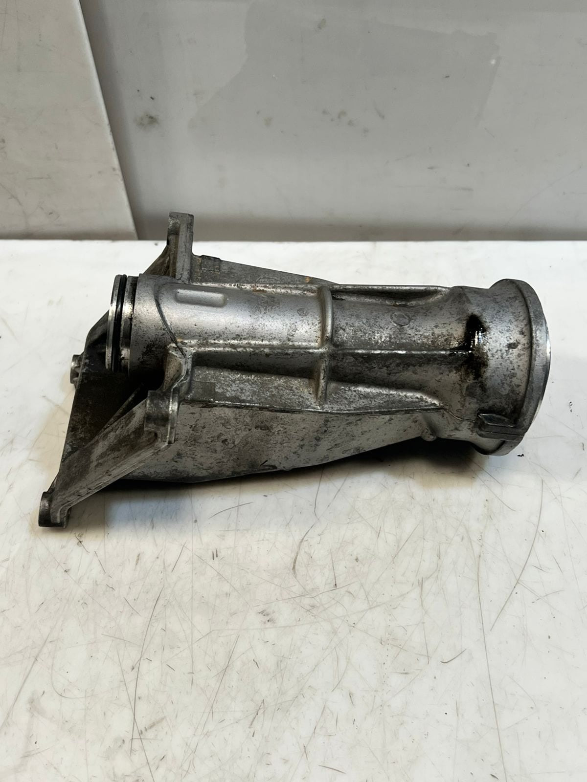 2014-2018 BMW X5 F15 and E70 LCI FRONT Driveshaft Support Bracket 7600691 OEM