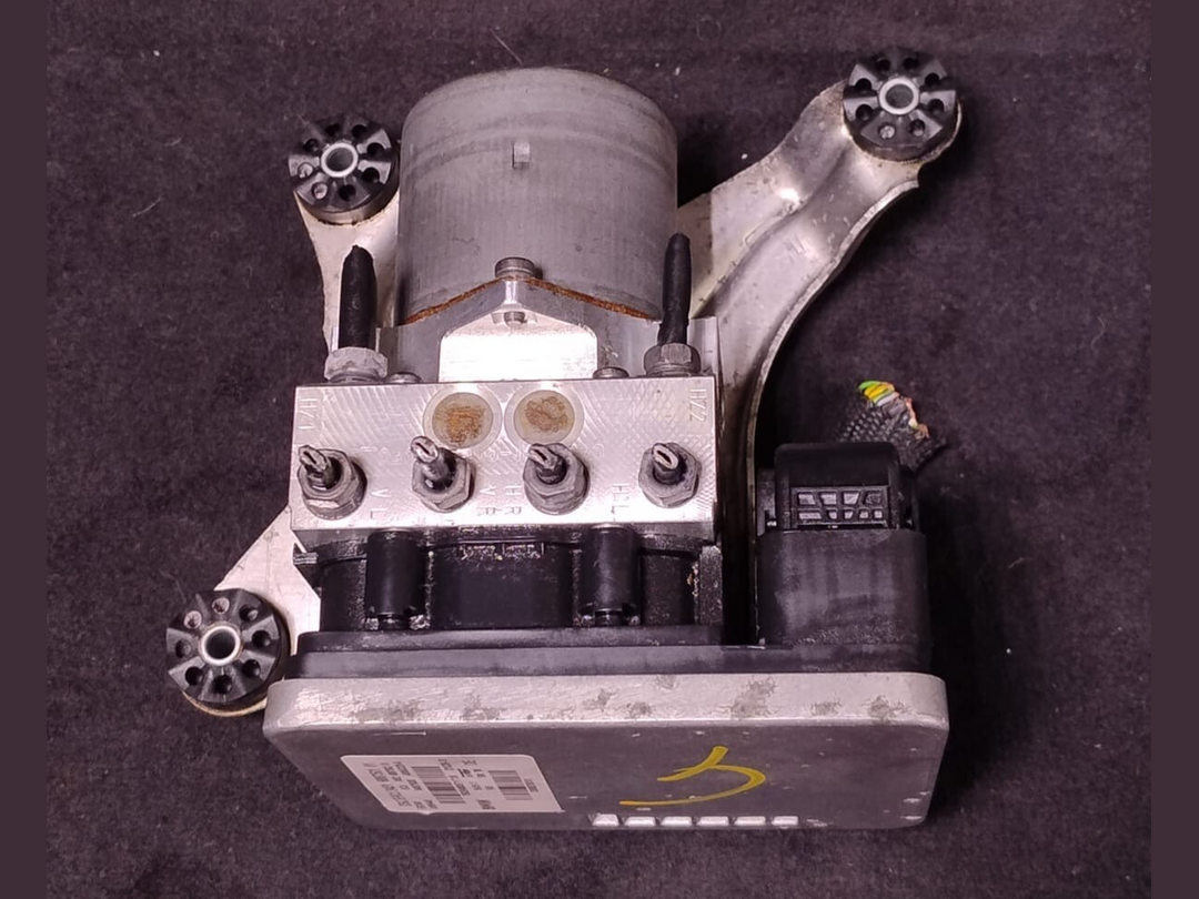 BMW 7 G11 G12 ABS ANTI LOCK BREAKING SYSTEM CONTROL  6887502