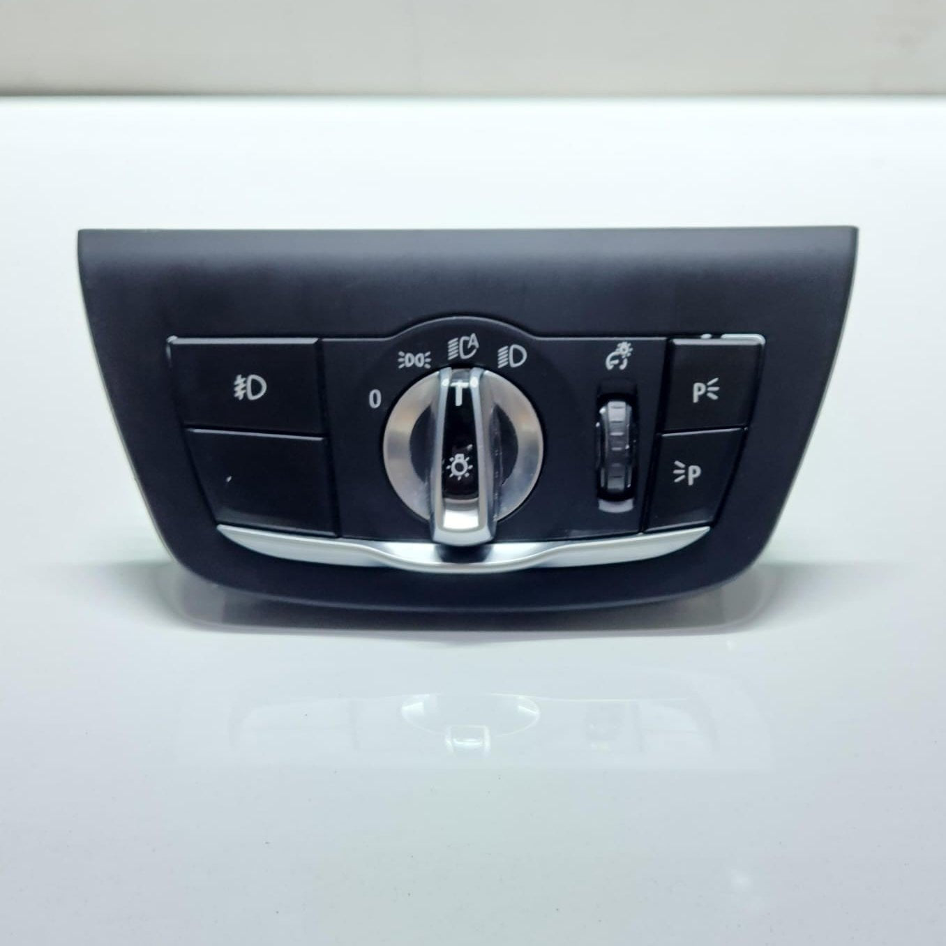 2018-2020 BMW X3 Headlight Switch Control Unit 9472964 X3 G01