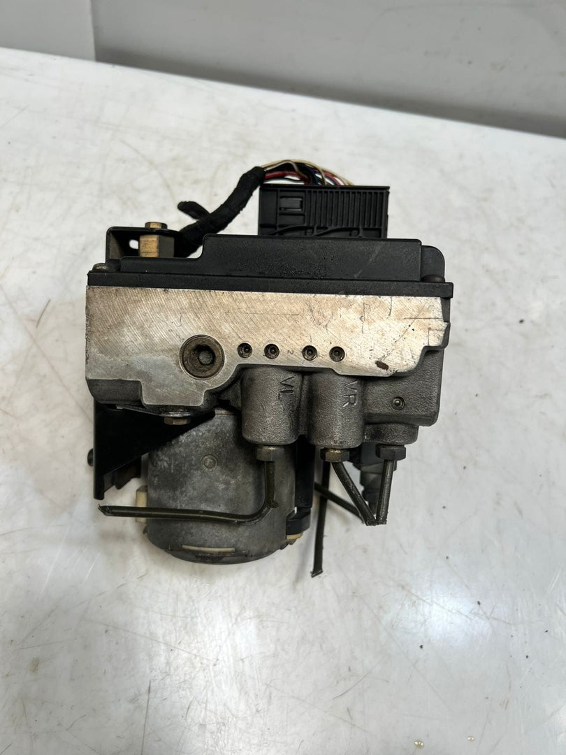1997-2000 BMW 528i 5 Series E39 Abs Brake Pump Module 0265217000 1090910 OEM