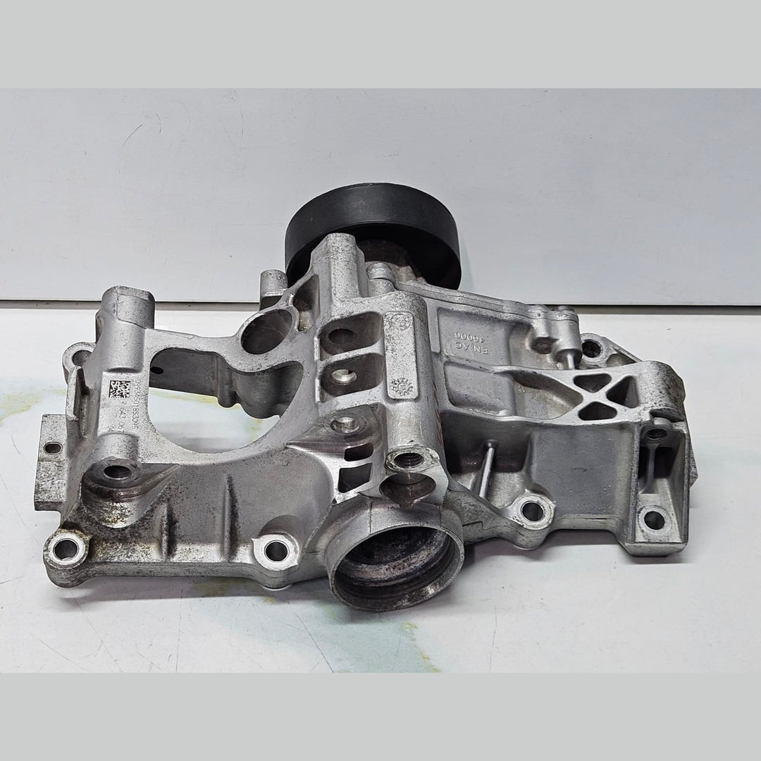2017-2020 BMW 540i G30 G11 B58 Water Pump With Support 7643067 OEM