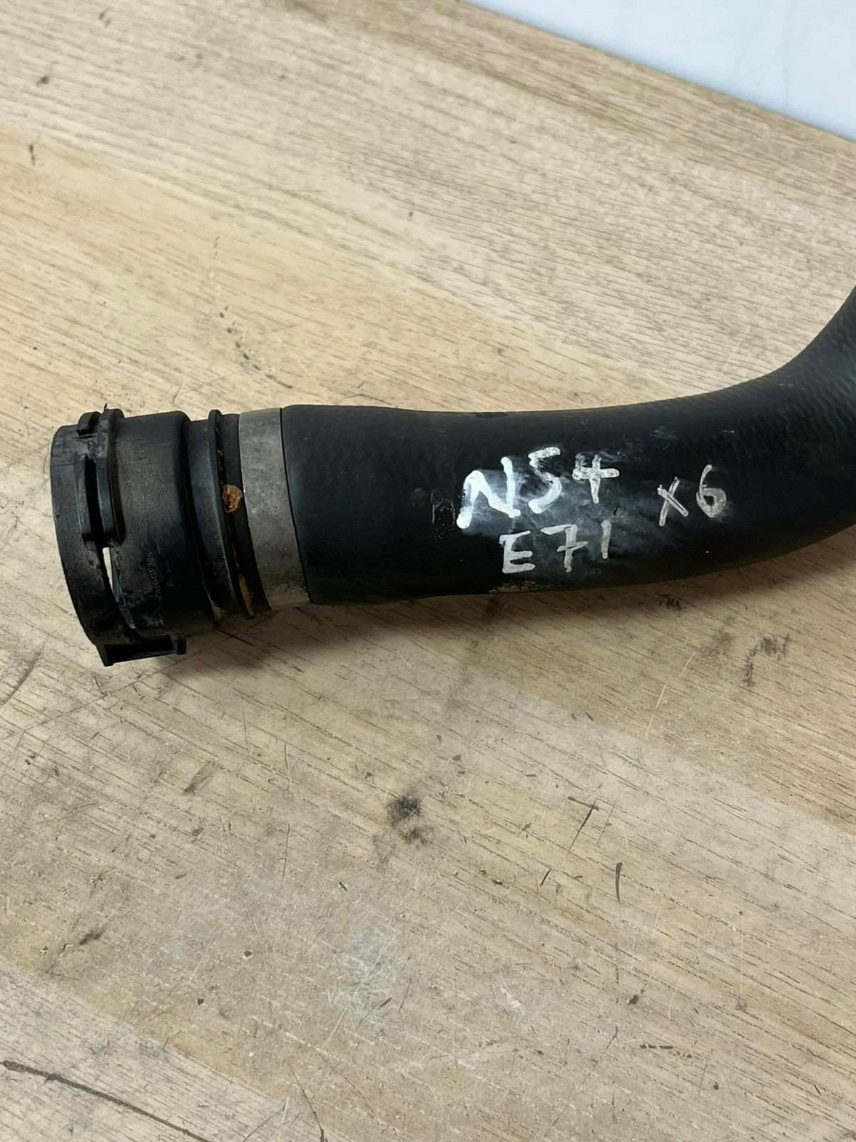 08-19 BMW E70 F71 F16 F15 X5 3.0L ENGINE COOLANT RADIATOR UPPER HOSE TUBE OEM