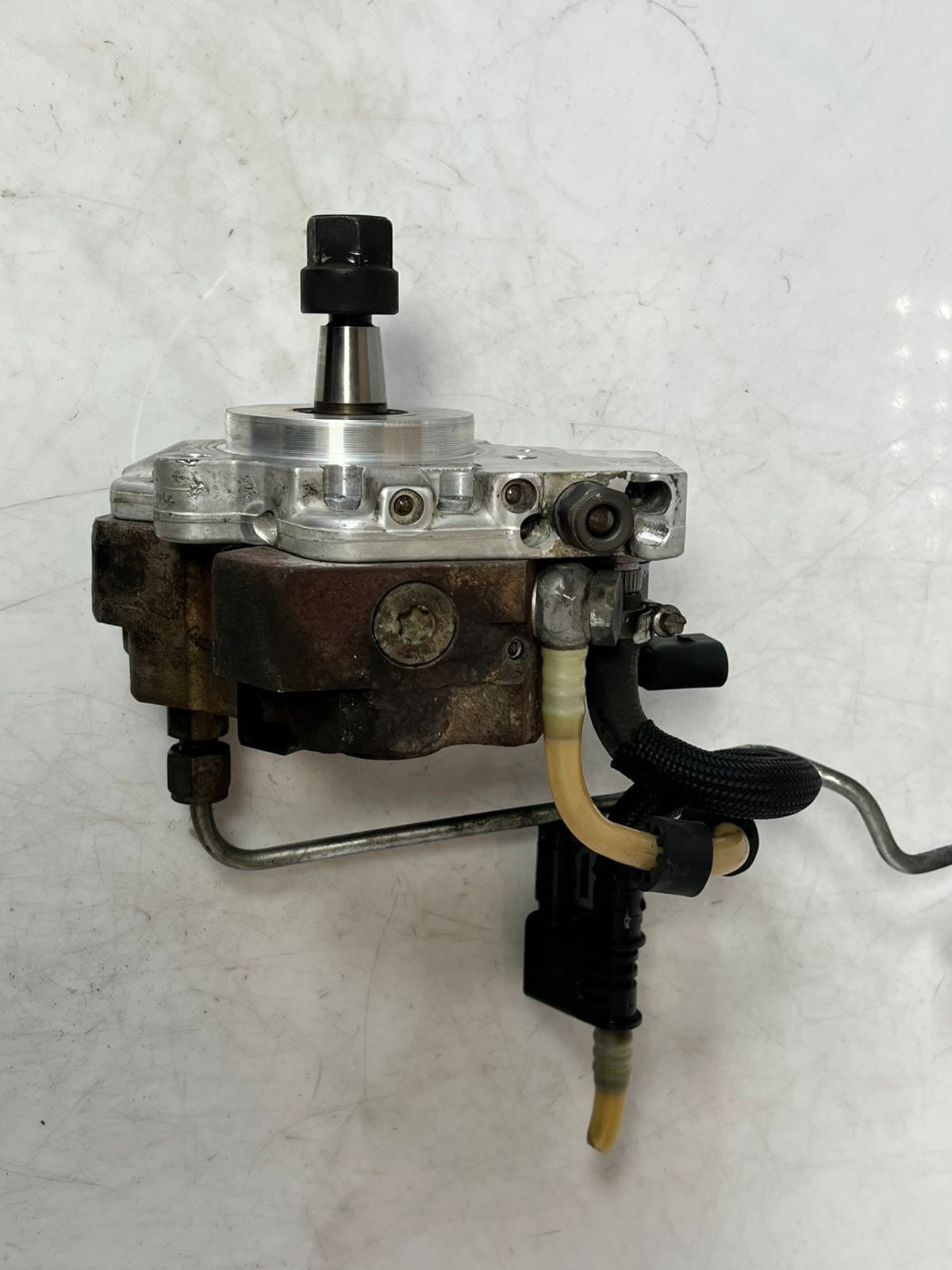 BMW E60, E61, E87, E90 3.0 diesel 330D 530D High Pressure Fuel Pump 7798333 OEM