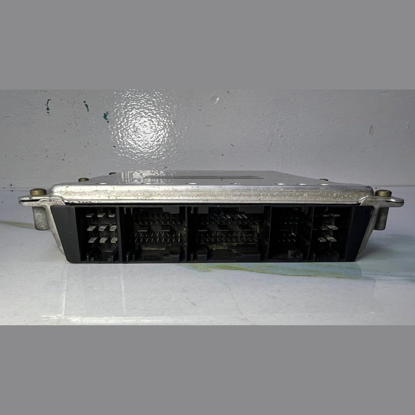 1997-2005 Mercedes-Benz E320 Engine Control Unit A1121530879 C320 and E320