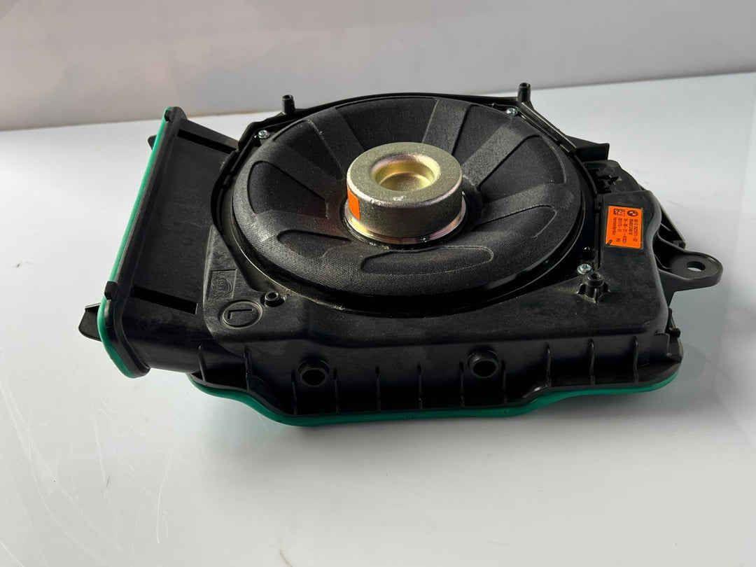 BMW 8 G16 GRAN COUPE 840i 3.0 24V 340HP LEFT SUBWOOFER 2622471 8948012401B