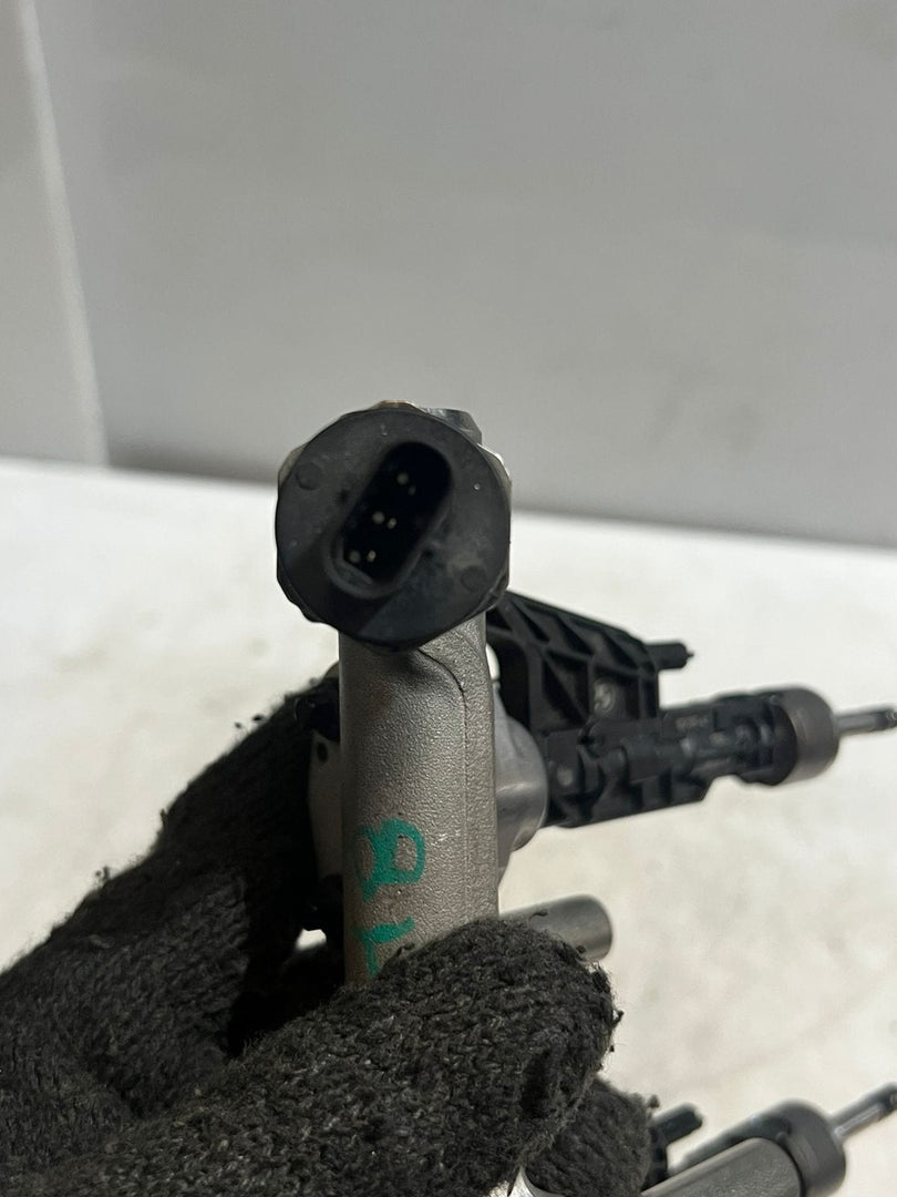 2019-2022 BMW X3 3 Series G20 G21 High Pressure Fuel Injection Rail 8665633 OEM