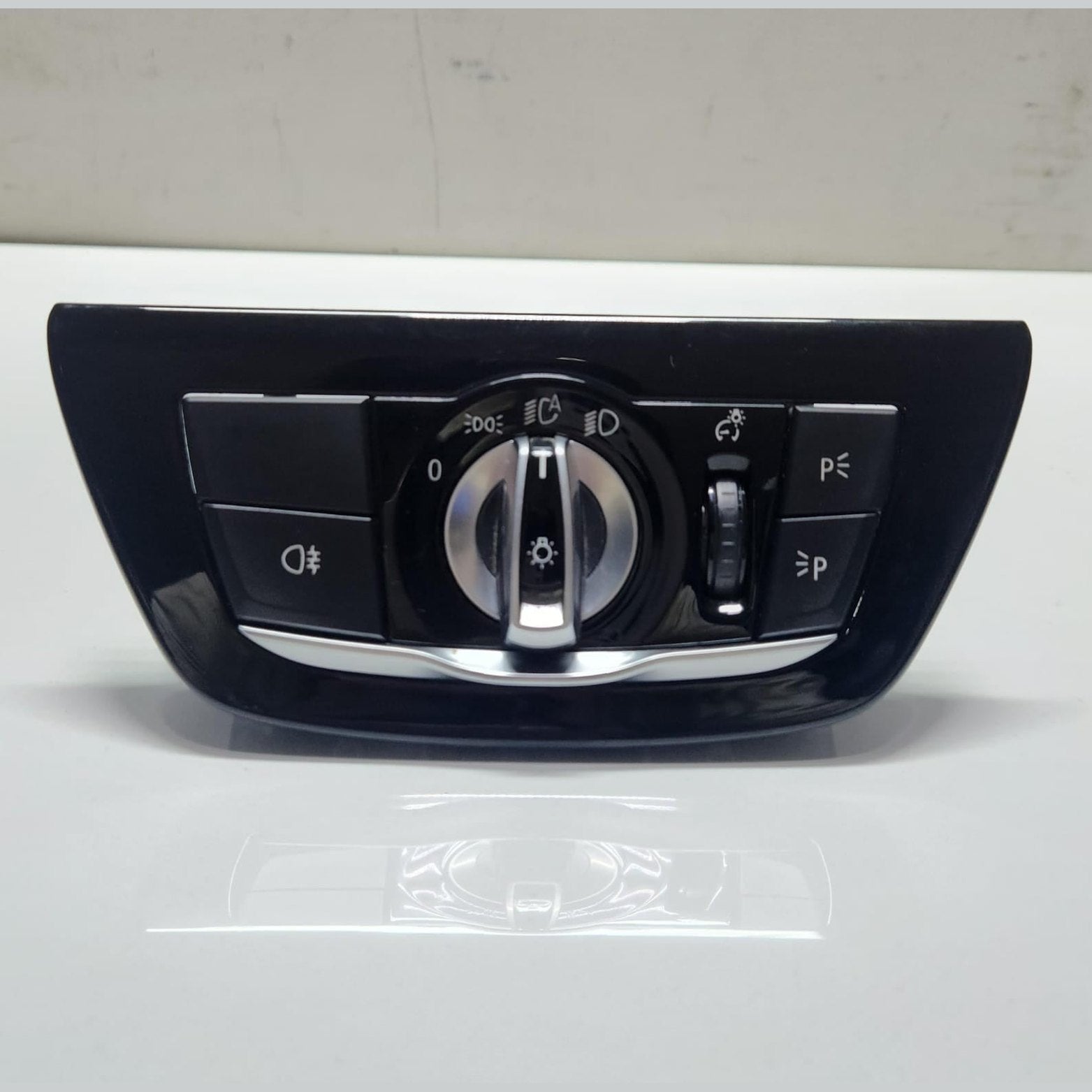 2017-2020 BMW 540i Headlight Switch 9493733