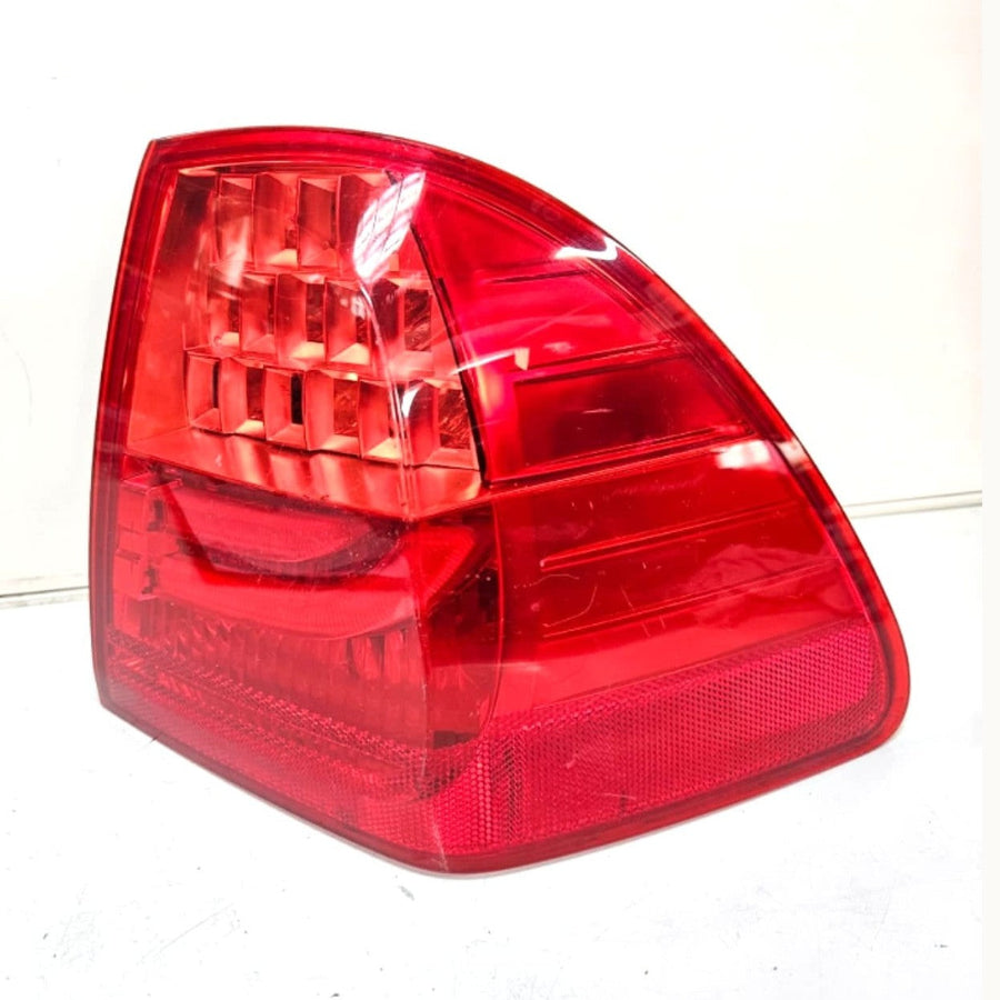 7289432-BMW 3 Series E90 E91 328i Touring Taillight Right Rear OEM