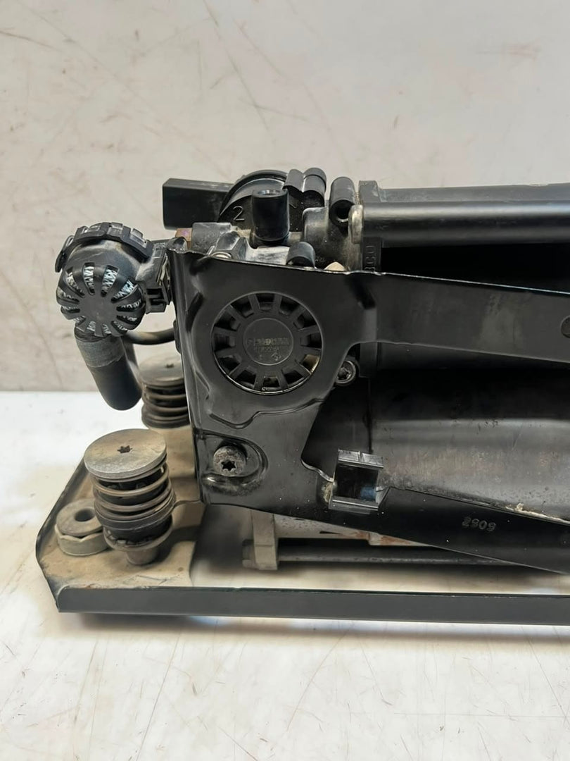 2010-2015 BMW 5' F01 F02 F10 F11 750Li Air Suspension Compressor 6794465 OEM