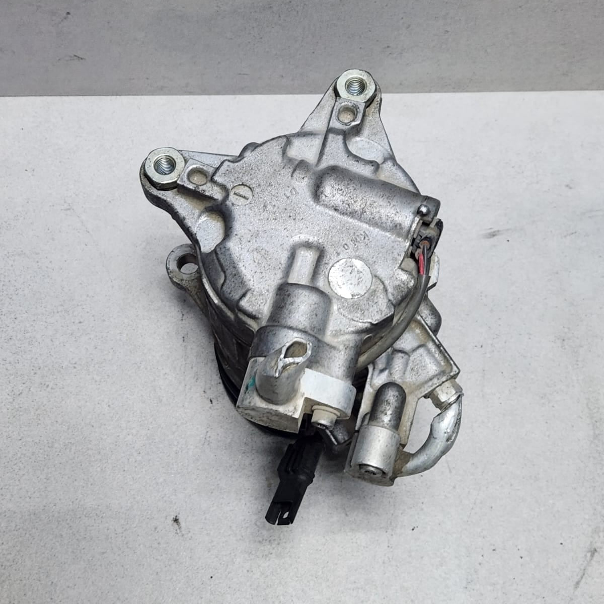 BMW Air Conditioning Compressor 9330831 3 Series F30 F30 F34 GT and 1 Series    