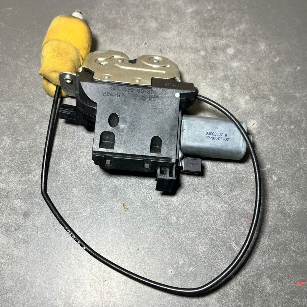 07-13 Mercedes  W221 S-Class Rear Trunk Lid Latch Lock Actuator A221 7500085 OEM