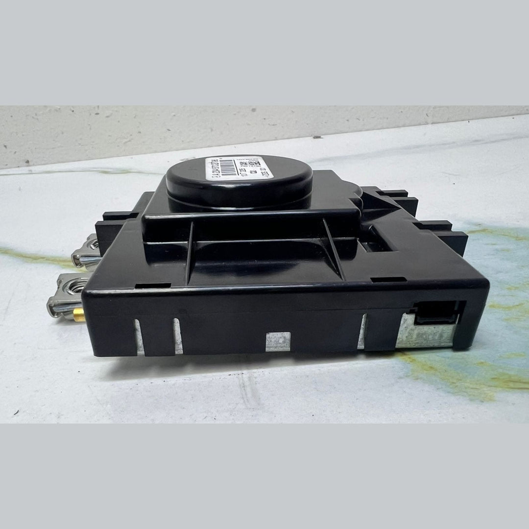 2011-2014 Mercedes-Benz C180 Antenna Amplifier A2048702796 W204 C-Class