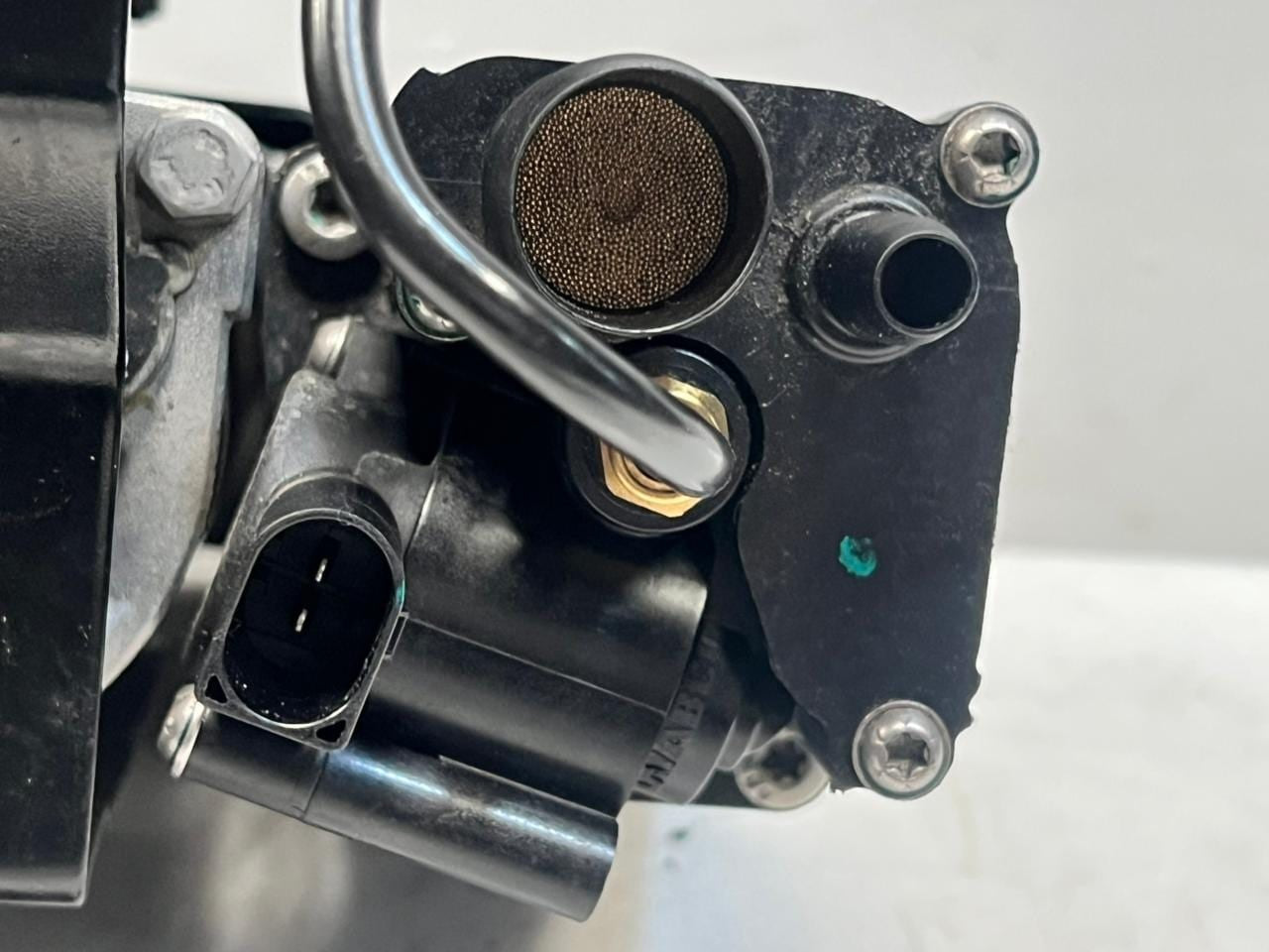 2025 BMW i4 5 Series G30 G31 G32 GT Air Suspension Compressor 4430210011 OEM