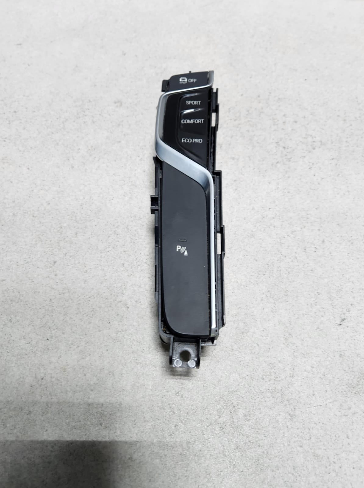 2017-2019 BMW X3 Center Console Operating Unit 6832014 G01 X3 G30 G31 G32 G38