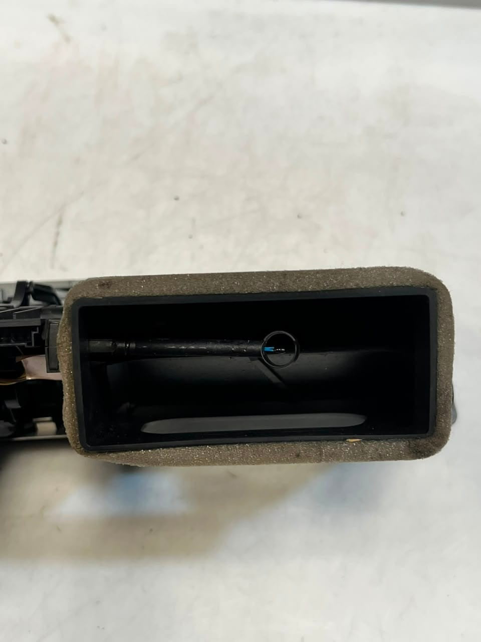 2005 BMW 7 Series E65 E66 745Li Center Dashboard AIR GRILLE Vent 8223599 OEM