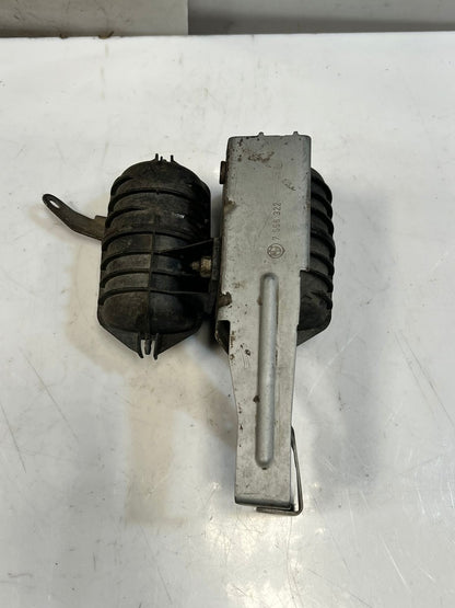 07-10 BMW E82 E88 E90 E92 135i 335i Turbo Vacuum Tank Canisters BrackeT 7558322