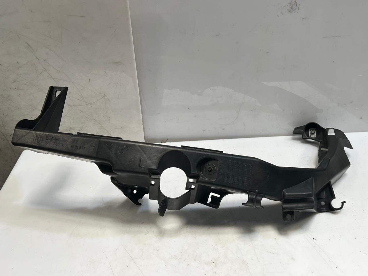 2006-2008 BMW 325i 3 Series E90 E91 Headlight Mounting Bracket LEFT 7116707 OEM