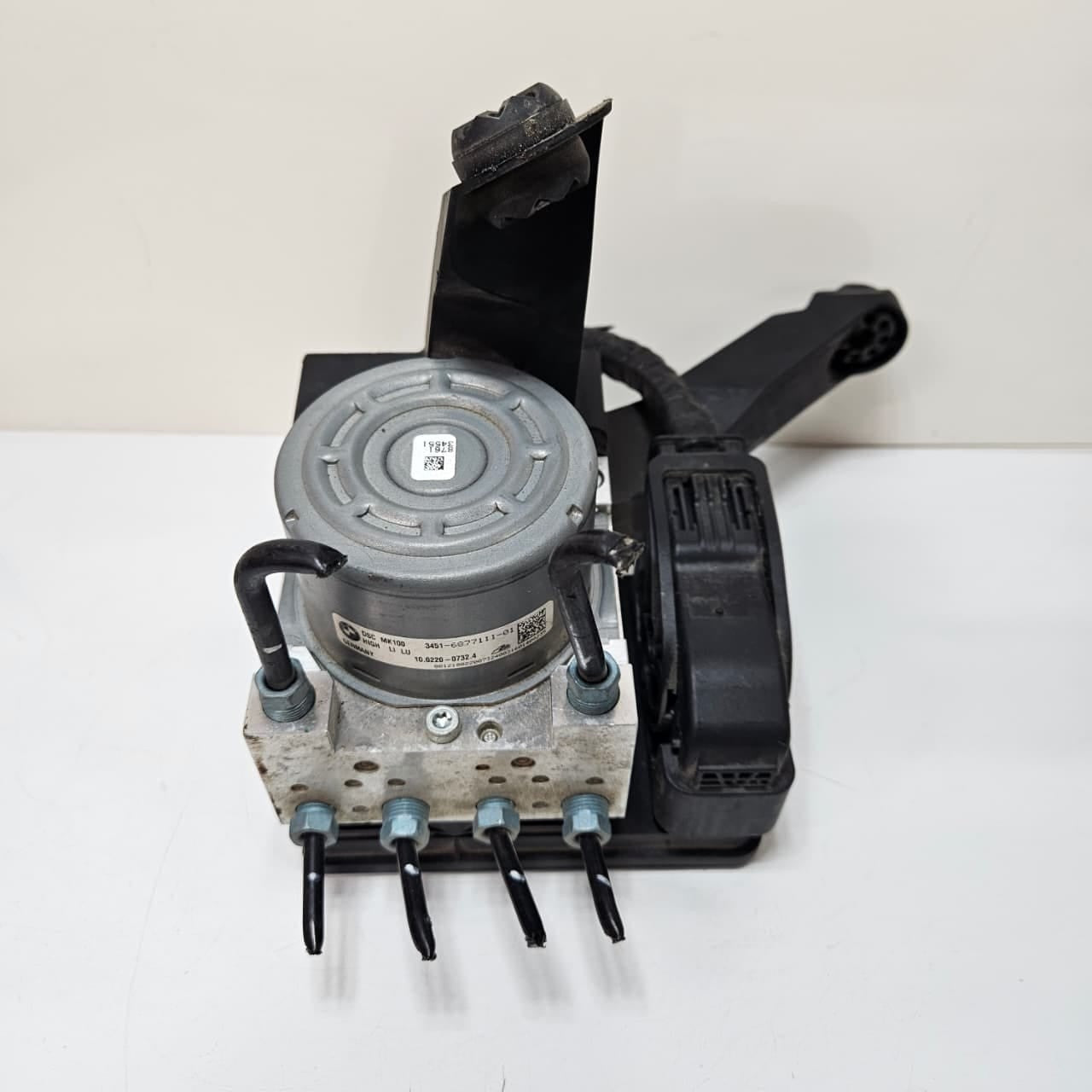 2014-2017 BMW i3 X1 F48 ABS Anti-Lock Brake Pump Control Module 6877112