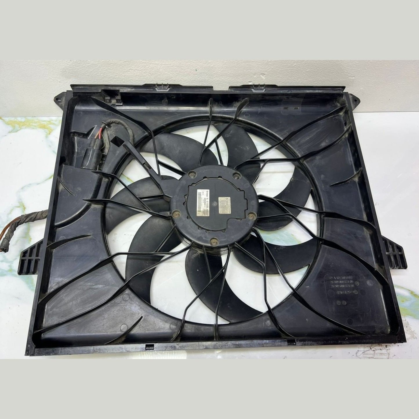 2006-2013 Mercedes-Benz ML350 Radiator Cooling Fan Assembly A 164 500 04 93