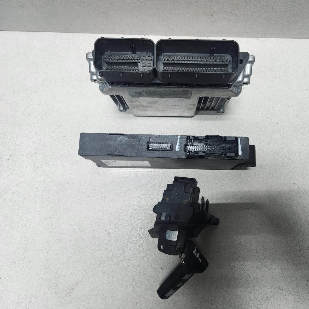 BMW OEM Engine Control Unit ECU SET for E60 520D and E81 120D N47 7809000 