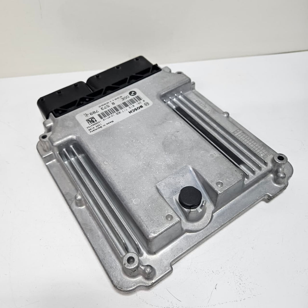 2013 BMW X5 F10 F07 F15 with N57 Engine Control Unit DDE 8573789 OEM