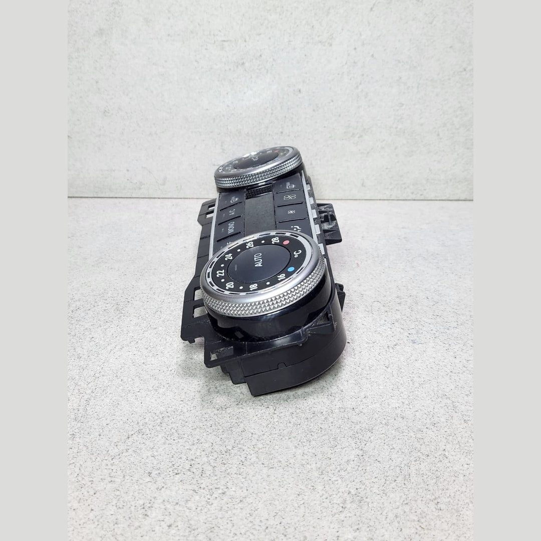 Mercedes-Benz Climate Control Unit 2048304190 C-Class W204