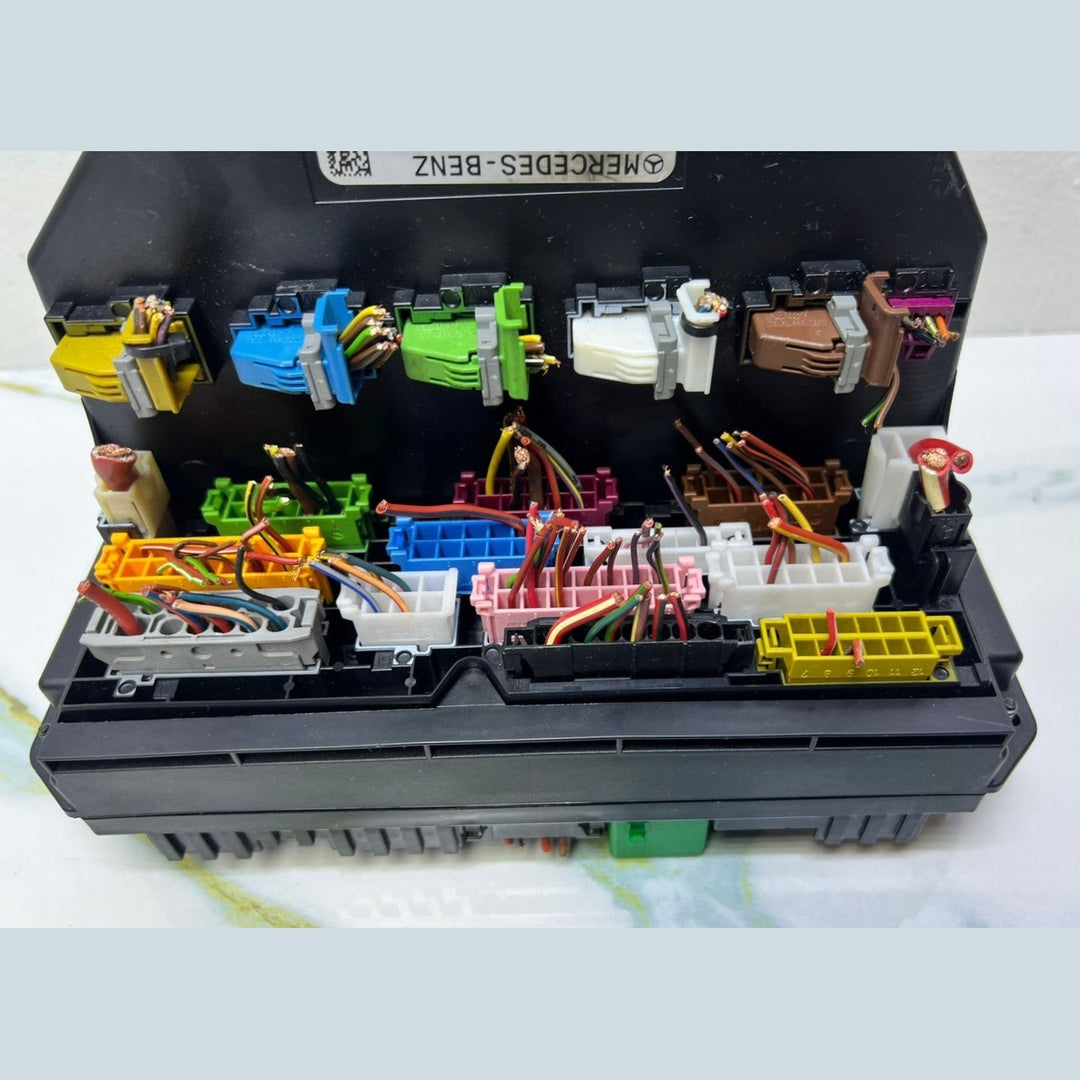 10-16 Mercedes-Benz W212 W204 Front SAM Module Relay Fuse Box A212 9000206 OEM