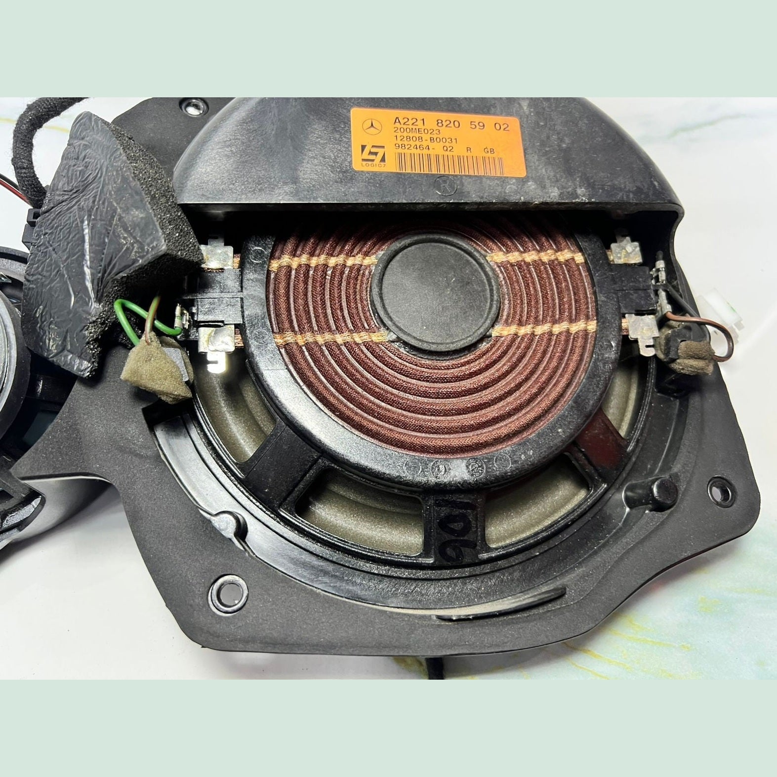 07-13 Mercedes-Benz W221 Front Door Right Bottom Speaker Logic7 A221 8205902 OEM