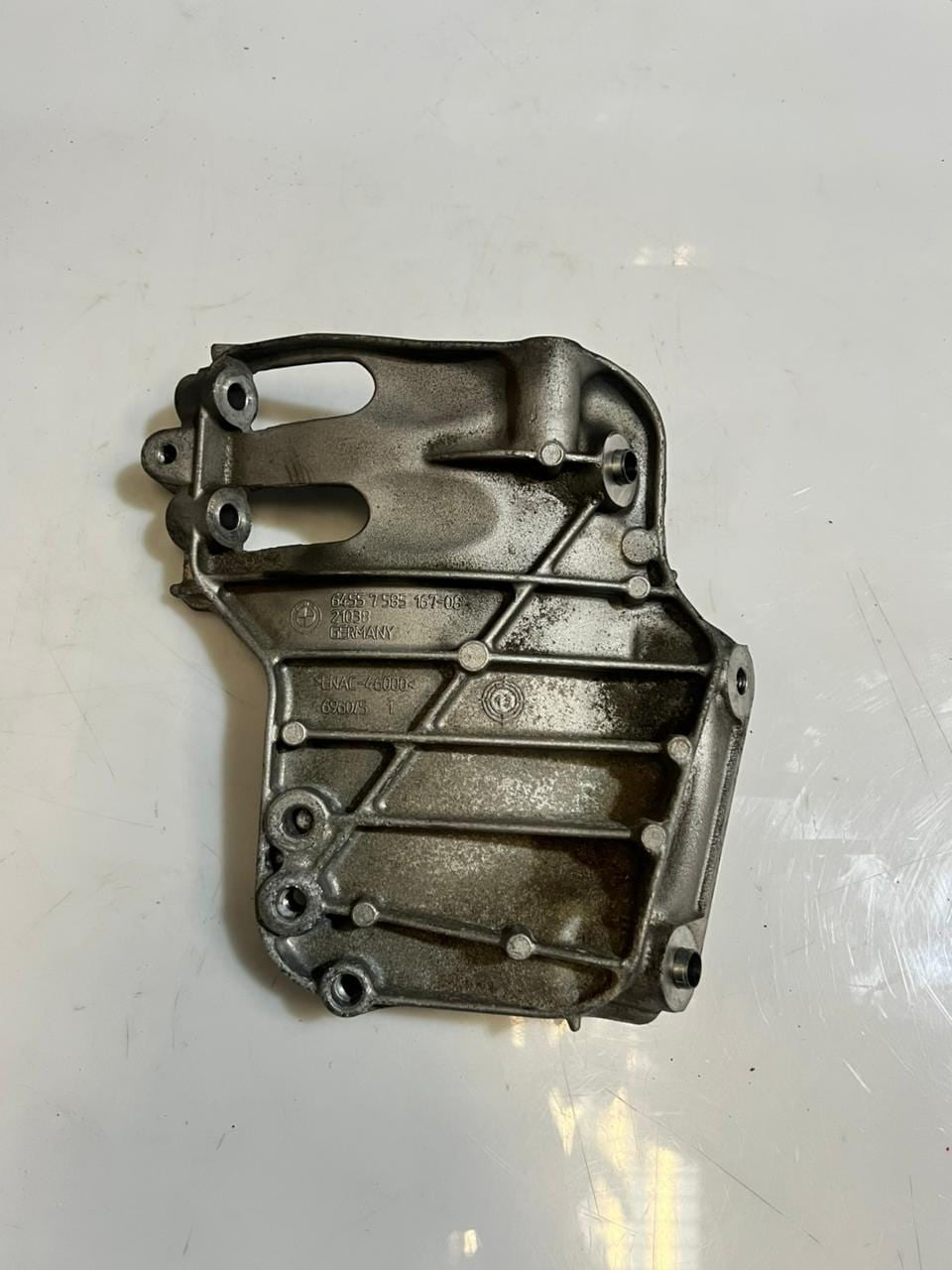 2015-2018 BMW M4 2' M2 F87 F22 F23 Air Conditioning Compressor Bracket 7585167