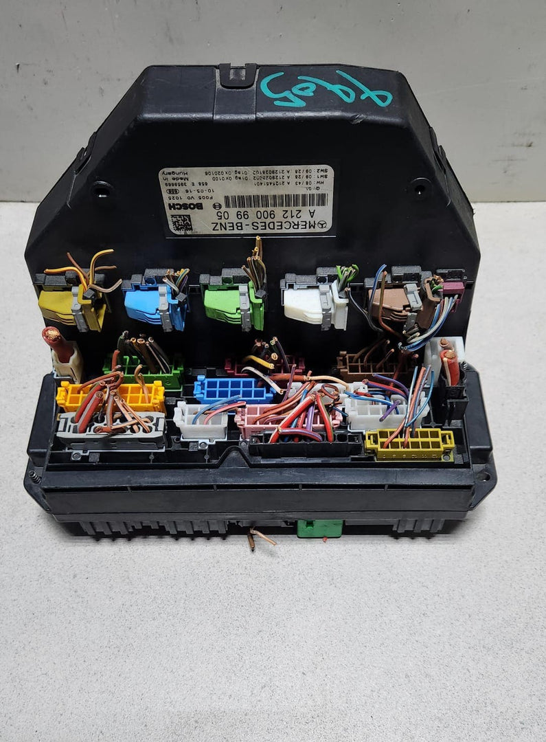 Mercedes-Benz Fuse Box Sam Control Module A2129009905 C-Class W204 and S204